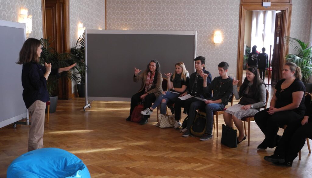 Pressebild 2016_10_28_OeGS-Crashkurs_femvital-Rathaus-scaled