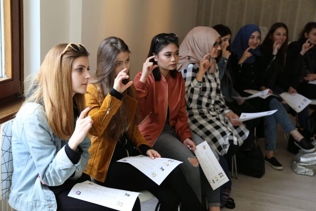 Pressebild Sensi-Jugendliche-c-ServiceCenter-scaled